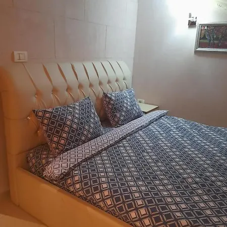 شقة Julia's Apartament كورتشي